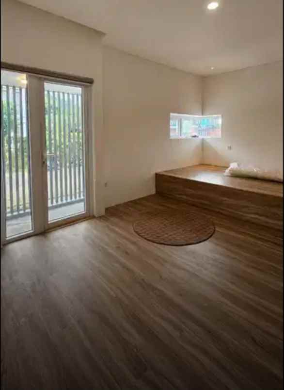 dijual villa jalan taman dayu