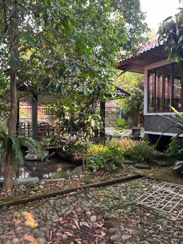 dijual villa jl bougenville