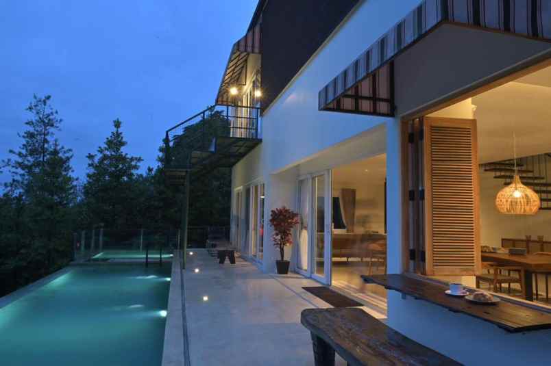 dijual villa lembang dago bengkok