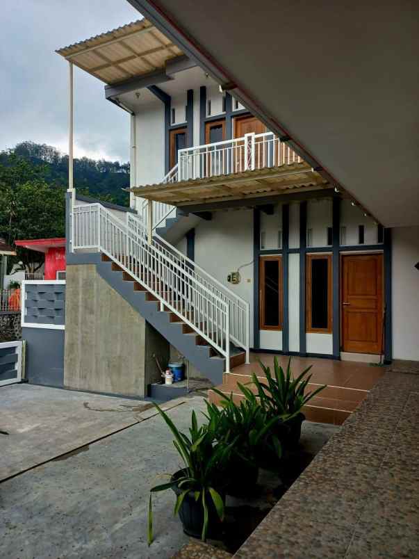 dijual villa villa songgokerto batu