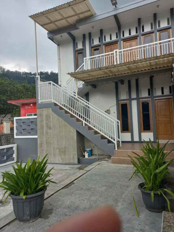 dijual villa villa songgokerto batu