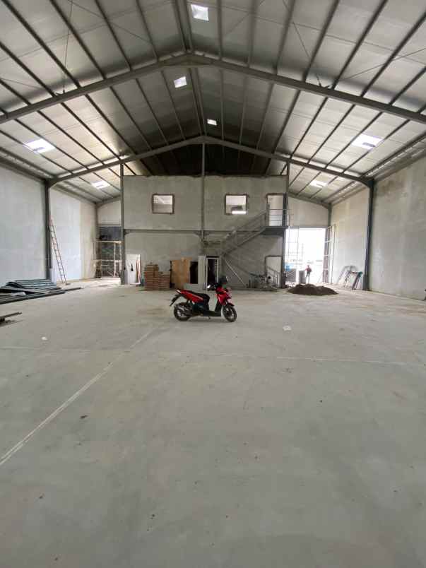 disewakan murah gudang industri delta silicon
