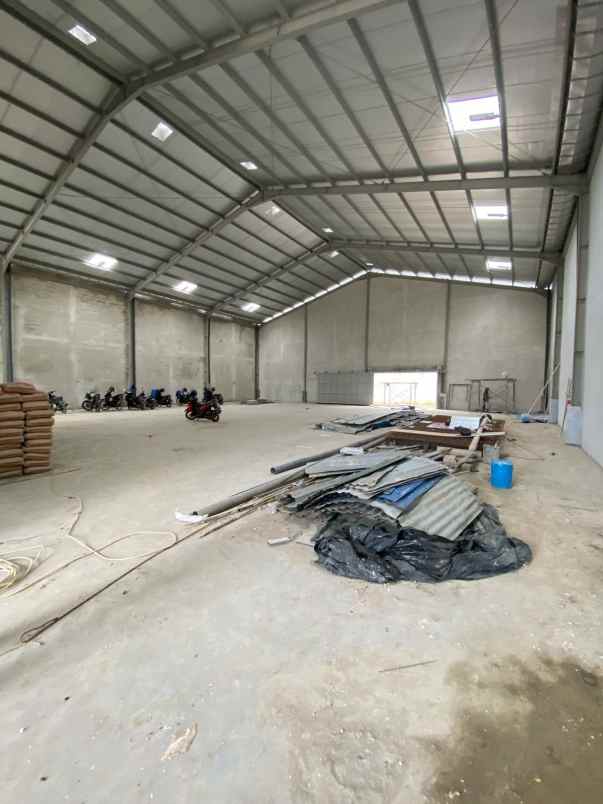 disewakan murah gudang industri delta silicon
