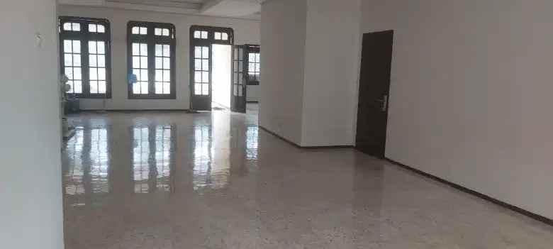 disewakan rumah besar tanah luas di pejaten timur