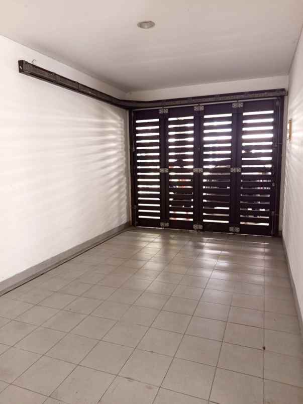 disewakan rumah cluster palm spring jgc