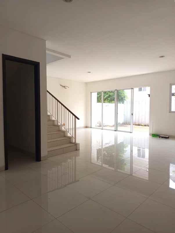 disewakan rumah cluster palm spring jgc