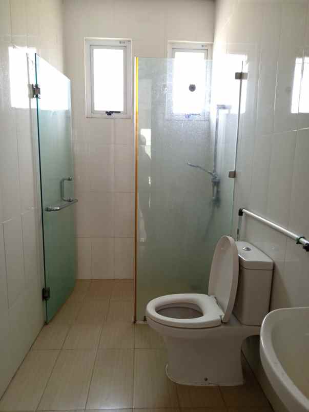 disewakan rumah cluster palm spring jgc