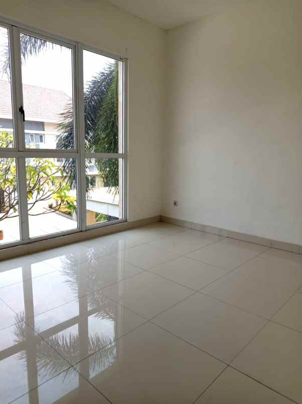 disewakan rumah cluster palm spring jgc