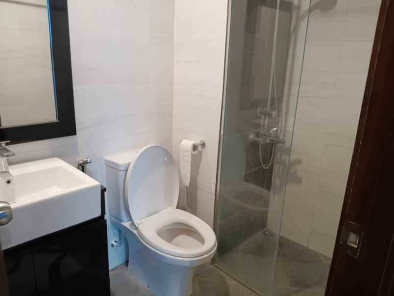 disewakan rumah jl salemba raya