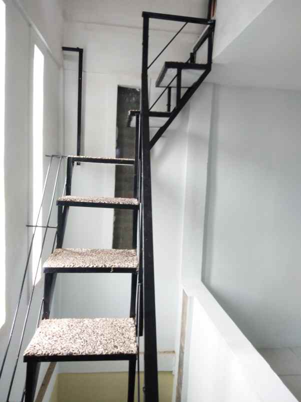 disewakan rumah nirwana sariwangi ters