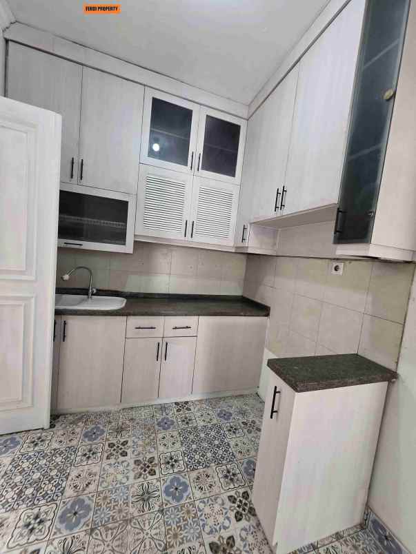 disewakan rumah perumahan raffles hills