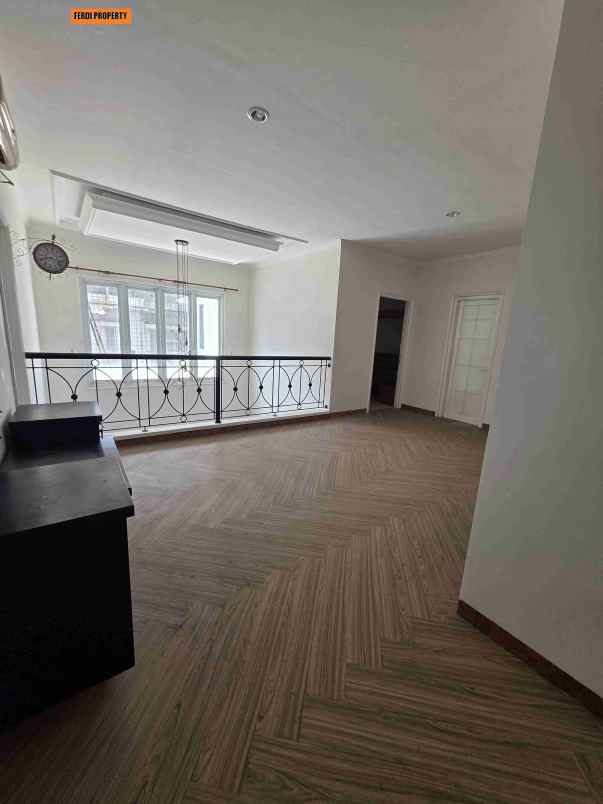 disewakan rumah perumahan raffles hills