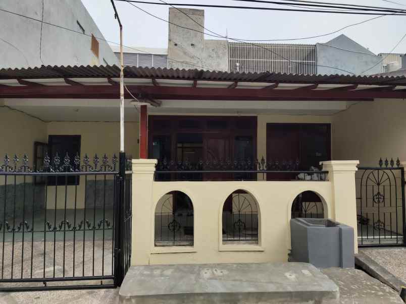 disewakan rumah sutorejo