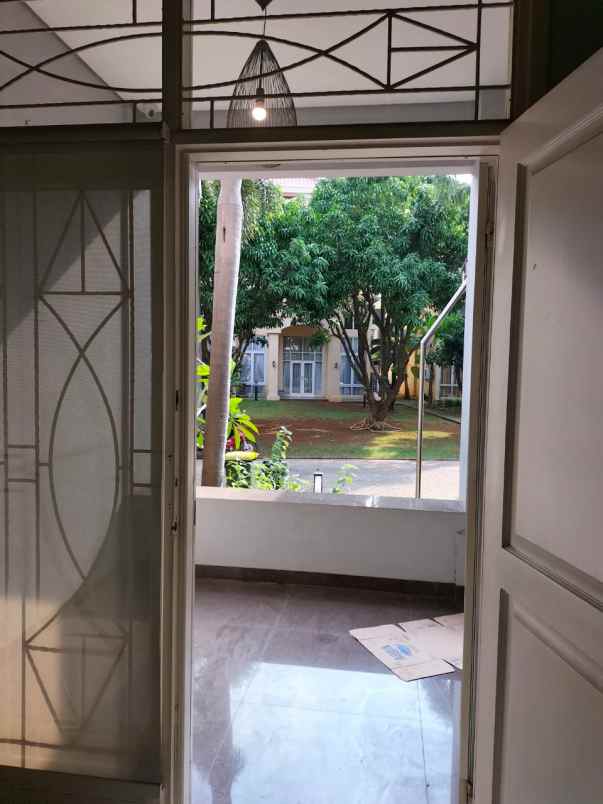 disewakan town house di taman resort mediternia pik