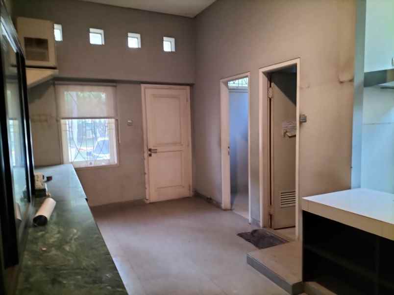 disewakan town house di taman resort mediternia pik