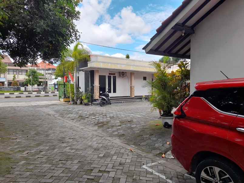 hotel melati di pinggir jl ringroad utara depok sleman
