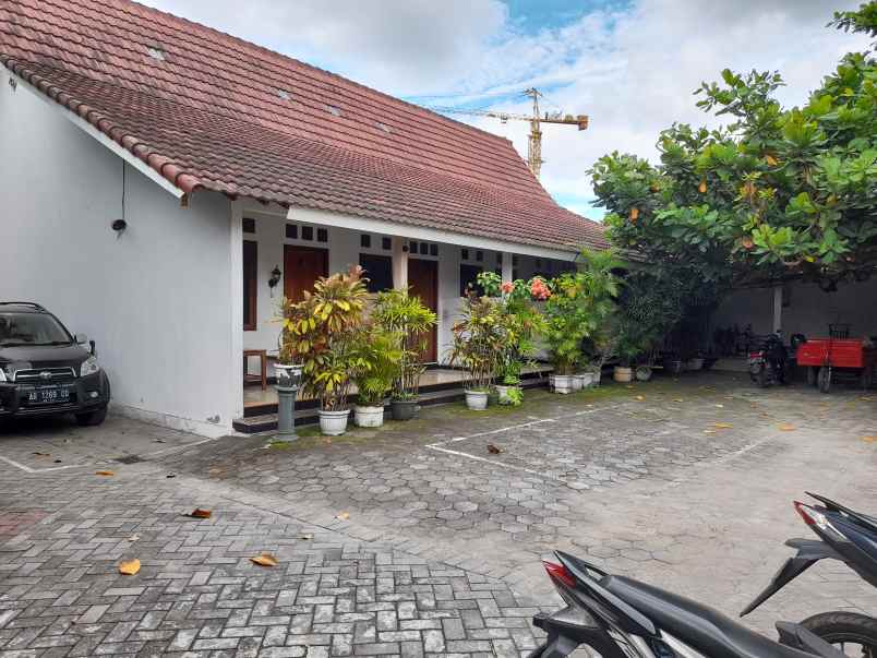 hotel melati di pinggir jl ringroad utara depok sleman