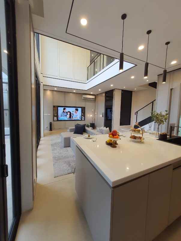 hunian mewah yang dilengkapi private lift di sawangan