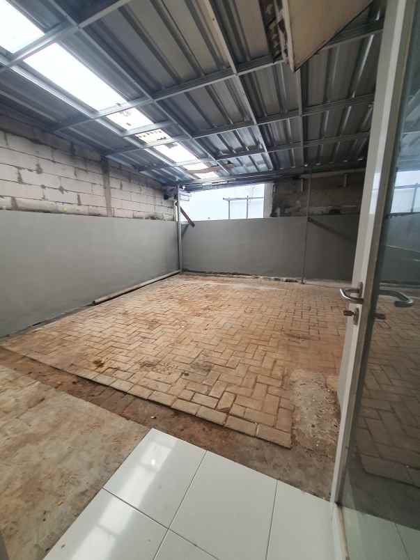 jarang ada rumah 2 lantai hadap timur talaga bestari