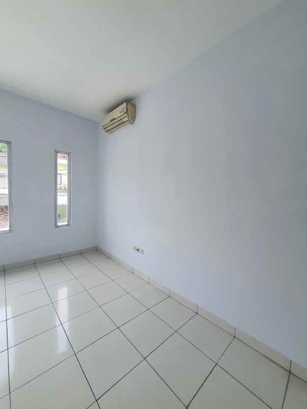 jarang ada rumah 2 lantai hadap timur talaga bestari