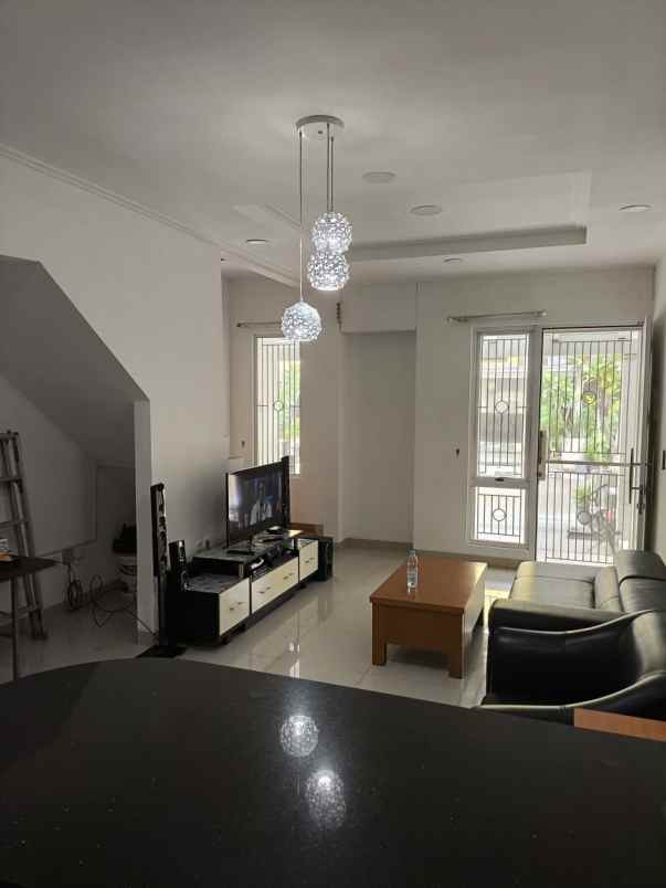 jual cepat rumah 2 lantai di cluster eropa sedayu city