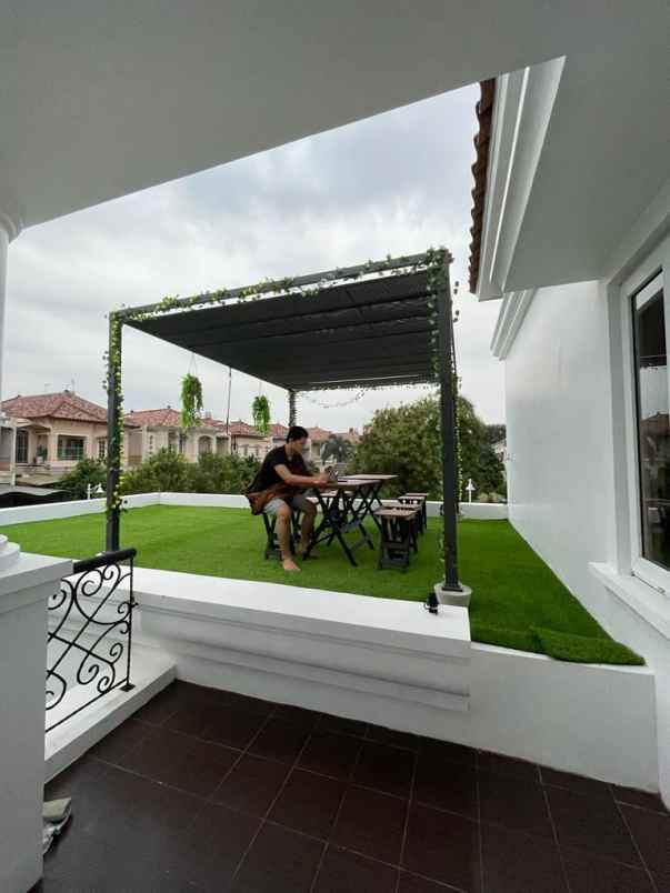 jual rumah hook kolam renang raffles hills cibubur