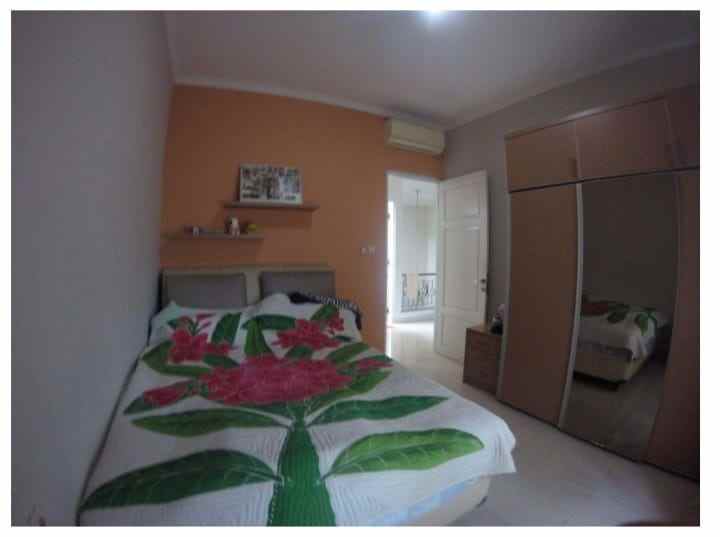 jual rumah mahkota simprug ciledug tangerang