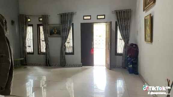 menjual rumah jalur utama akses