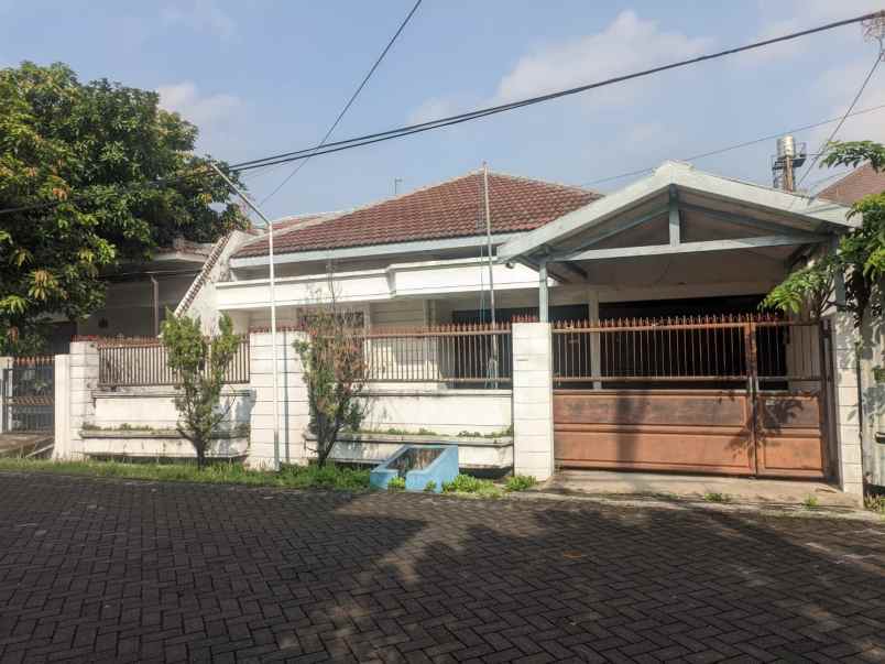 rumah 1 lantai di manyar jaya surabaya luas 300m2