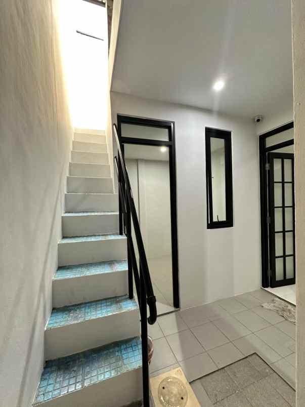 rumah 1 lantai masih bagus surabaya barat