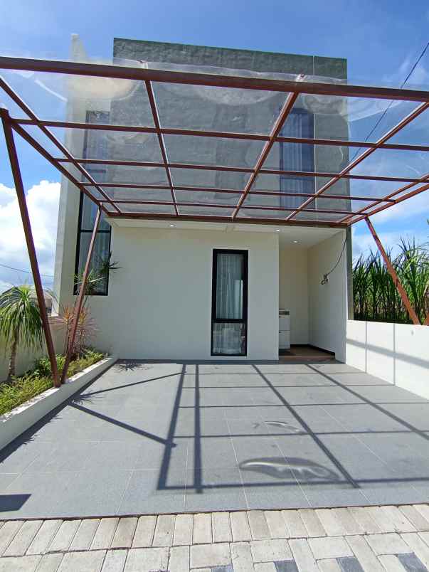 rumah 2 lantai 15 menit dari kota malang