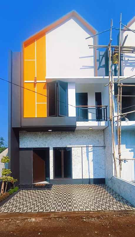 rumah 2 lantai dekat stasiun tanpa dp