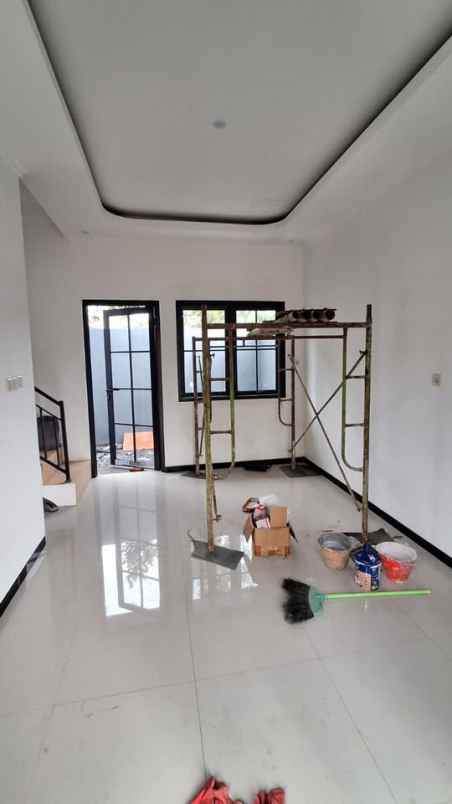 rumah 2 lantai lokasi perumahan arzeta pakis malang