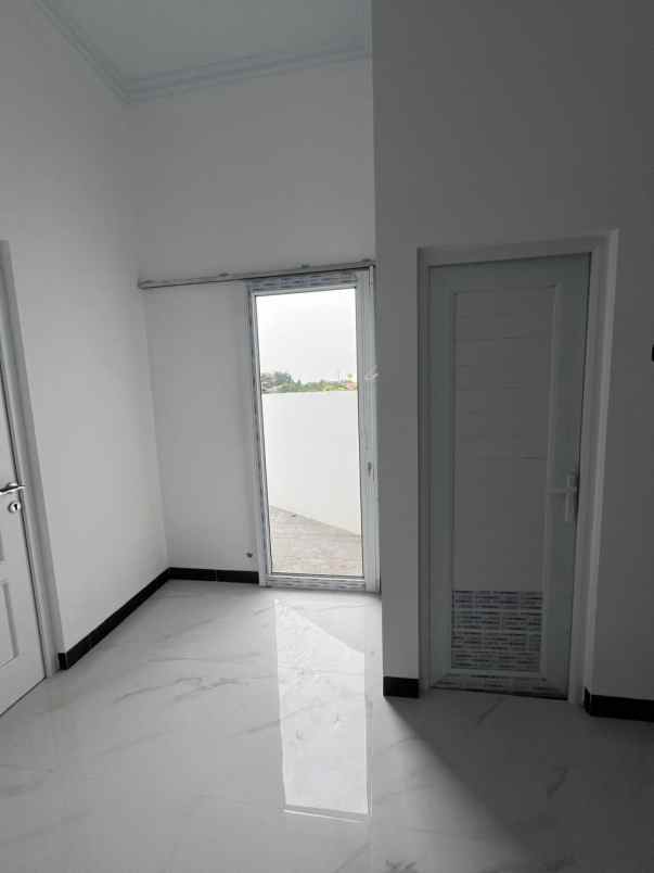 rumah 2 lantai zeins adhiasta cibubur jakarta timur