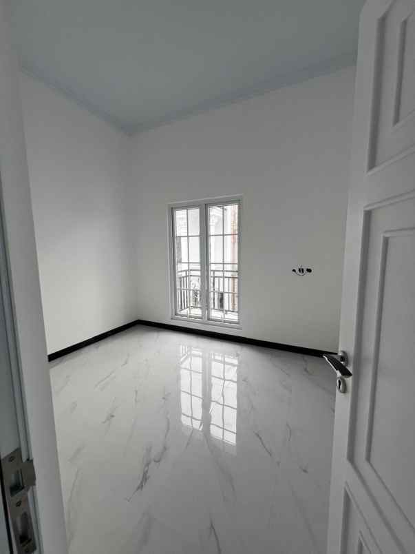 rumah 2 lantai zeins adhiasta cibubur jakarta timur