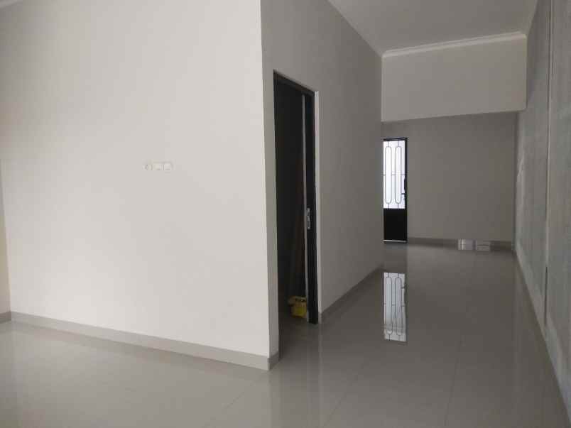 rumah baru 2 lantai di perumnas 1 kota bekasi