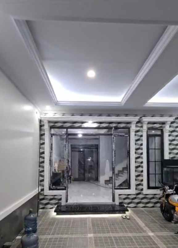 rumah baru 3 lantai ciganjur jakarta jakarta selatan