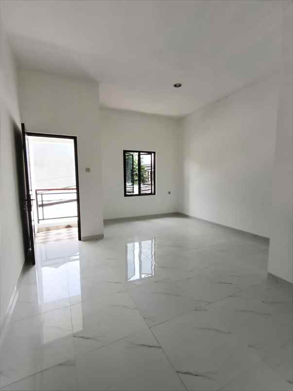 rumah baru lokasi strategis di rawasari jakpus