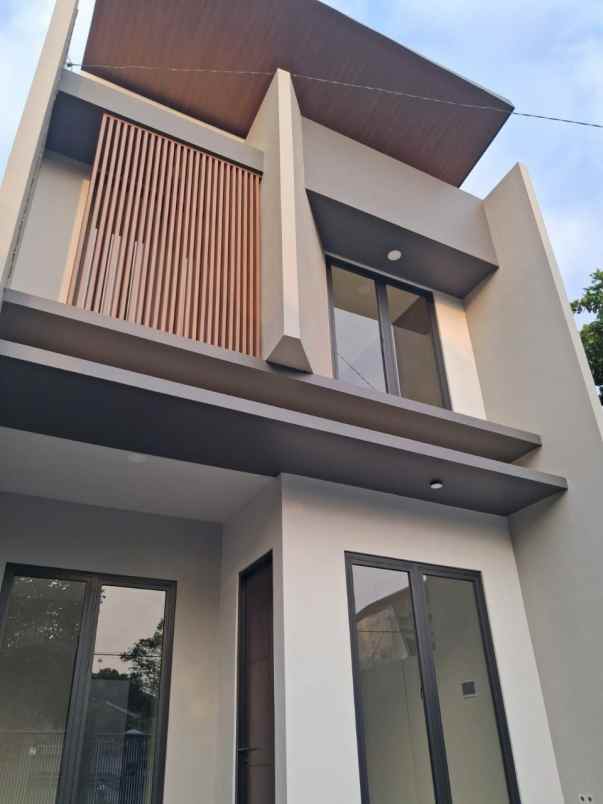 rumah baru modern 2 lantai manyar jaya