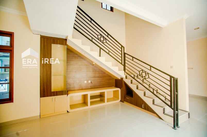 rumah baru sudah di renovasi siap huni