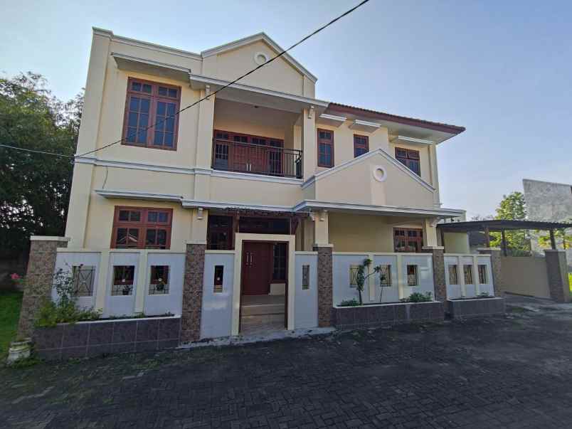 rumah baru sudah di renovasi siap huni