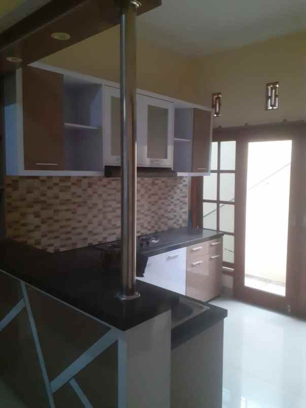 rumah baru sudah di renovasi siap huni