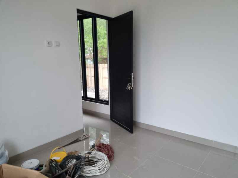 rumah cantik bebas banjir dekat rs mitra sehat