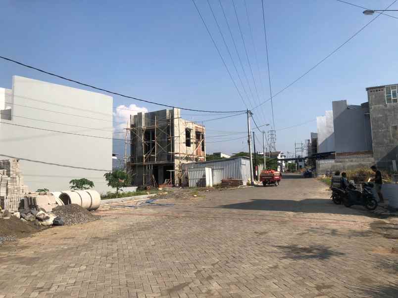 rumah cantik siap huni 2 lantai di kota batu malang