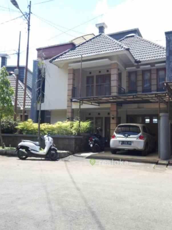 rumah cisitu dago
