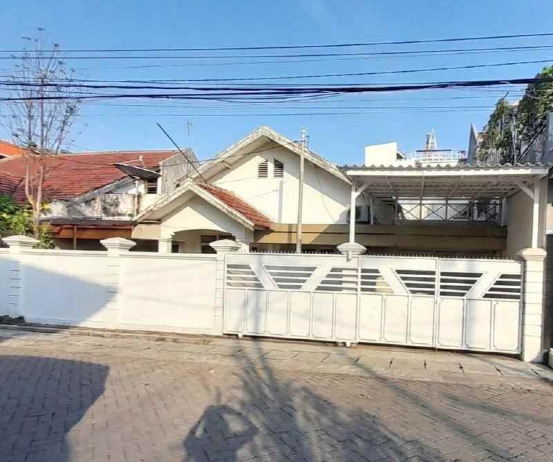 rumah dharmahusada hadap timur garasi 4 carport 2