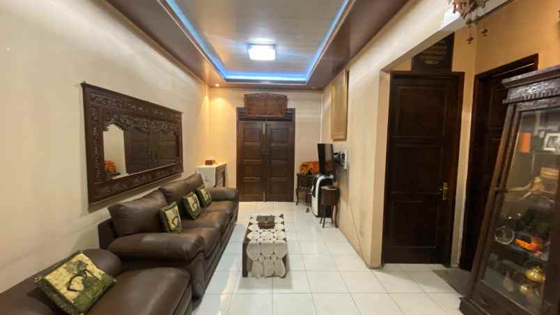 rumah dijual semi furnish di perumahan ciledug