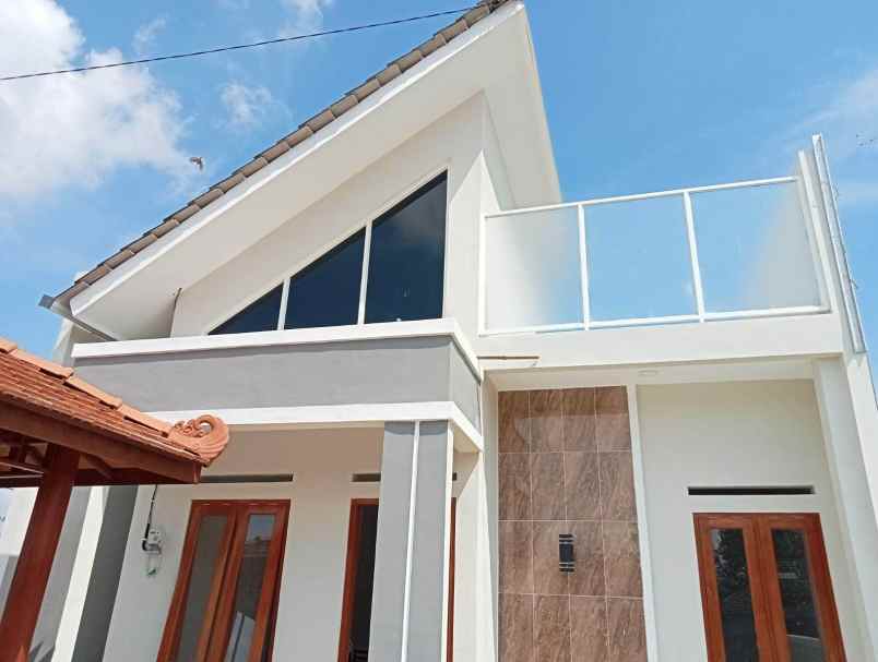 rumah elegant berrooftop di sleman yogyakarta