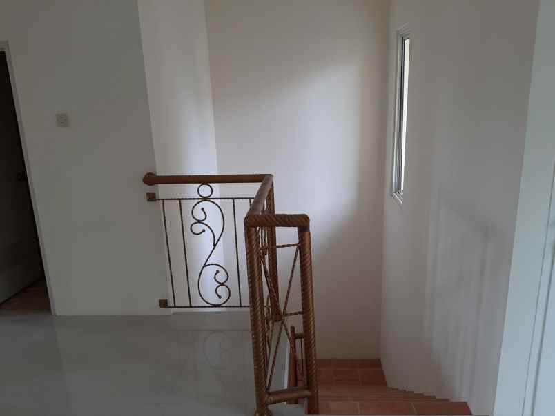 rumah jalan raya kunciran