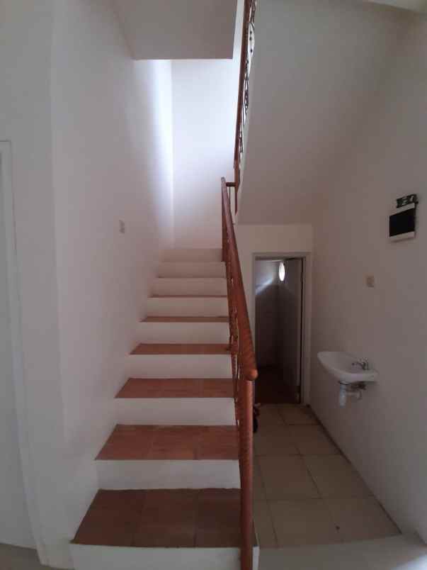 rumah jalan raya kunciran